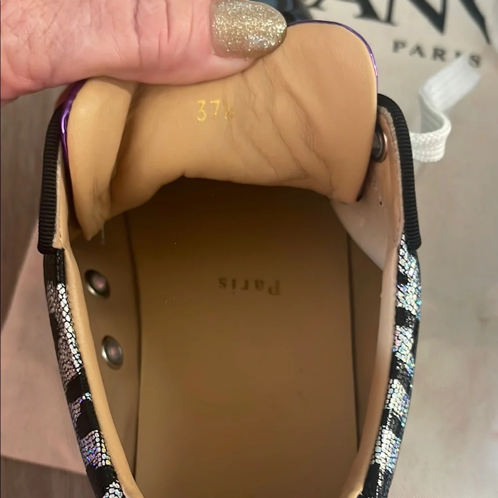 Black & Purple Women's Sneakers
made in Paris by Christian LOUBOUTIN
Red bottom - Picture 9 of 16